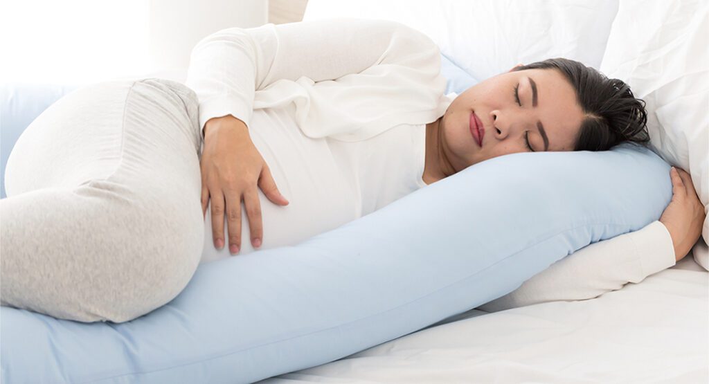 Posisi tidur ibu hamil dengan bantal